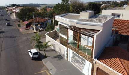 Linda Casa Sobrado no Jardim Flamboyant