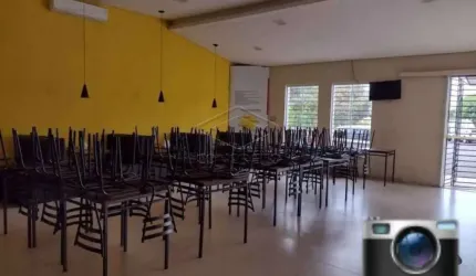 CASA AMPLA COM SALÃO PRONTO PRA COMERCIAL