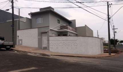 Casa nova com 03 Quartos sendo 01 Suíte.
