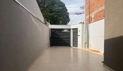 Casa com 03 dormitórios, sendo 1 suíte com closet