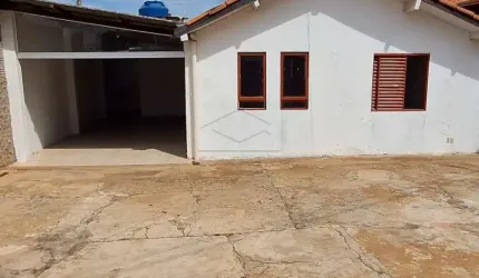 CASA AMPLA COM 03 DORMITÓRIOS