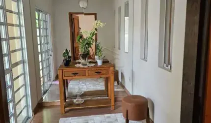 Excelente residência com 03 suítes - Centro