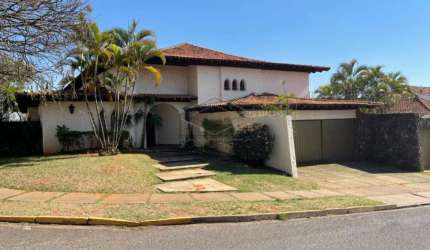 Oportunidade - Residência com 04 dormitórios - Vila Universitária