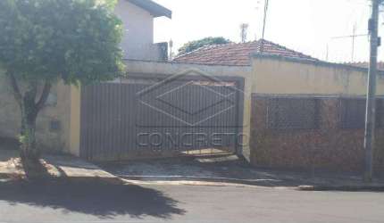 Casa ampla com comércio na frente - OPORTUNIDADE!