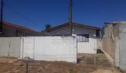 Casa da Frente com boa localização!