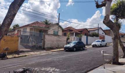 Casa ampla com área de serviço!