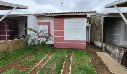 CASA COM CHURRASQUEIRA E PISCINA - TERRA NOVA