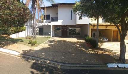 Casa de alto padrão no Residencial Villaggio 1