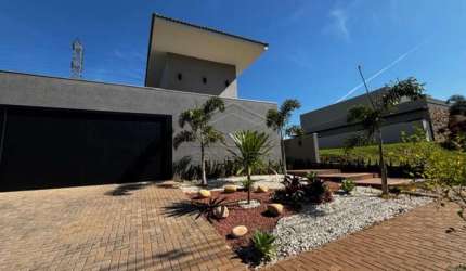 Ótima Residência no Condomínio Tamboré