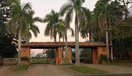 Excelente casa em condomínio fechado, estilo chácaras ? conforto, privacidade e lazer em um só lugar!