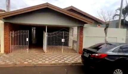 Casa com edícula! Excelente oportunidade para MORAR ou INVESTIR!