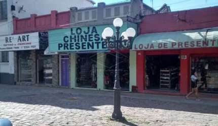 Prédio com 03 Lojas Comeciais - Centro