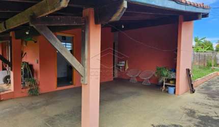 CASA COM PISCINA EM CONDOMÍNIO