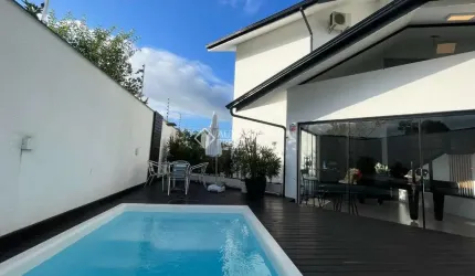 Casa com 4 quartos à venda na Rua Dário Nicodemos de Oliveira, 131, Centro, Palhoça, 200 m2 por R$ 1.800.000