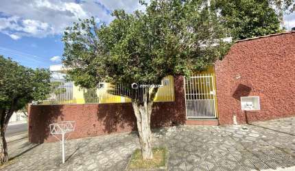Casa térrea ampla com 3 dormitórios em Caçapava