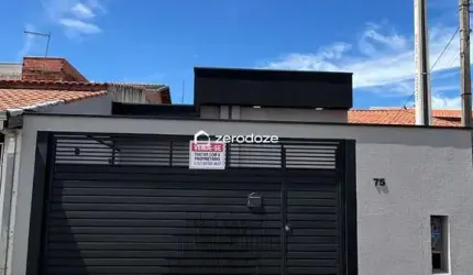 Casa 85m² (130m² terr.), 3qt (1 suíte), pé direito alto, área gourmet, 2 vagas.