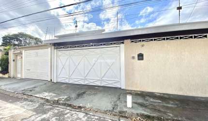 Casa térrea no Jardim das Indústrias em São José dos Campos