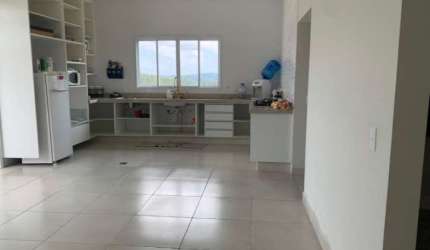 CASA LINDA EM CONDOMÍNIO FECHADO. APROX 650 M2 DE ÁREA CONSTRUÍDA