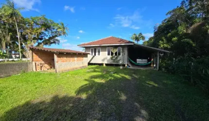 'Refúgio dos Sonhos na Vila da Glória – Casa de Madeira com 3 Quartos em Paraiso
