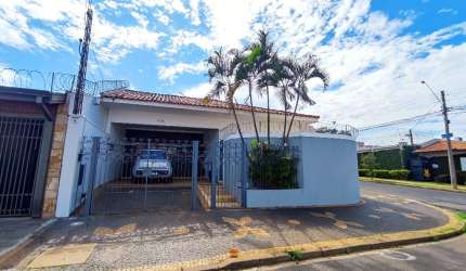 Casa disponível para locação no Jardim América próximo a Av. Getúlio Vargas em Bauru-SP