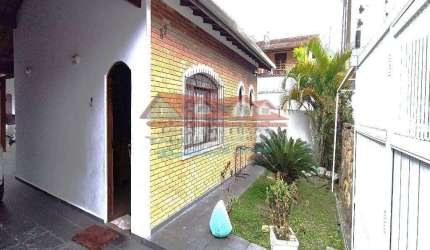 Casa térrea com 03 dormitórios na Martim de Sá - 400 metros da praia