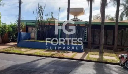 Casa Térrea com 729,48m² em um terreno de 1248m² com 4 quartos sendo 2 suítes;