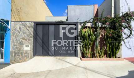 Casa Térrea Recém Reformada 94m² com 3 quartos sendo 1 suíte, ventiladores de teto e 1 com armário, no Jardim América, ao lado da avenida Portugal e próximo do Oba Hortifruti;