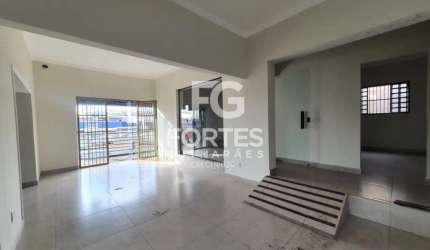 Casa Comercial com 234 m² com excelente localização.