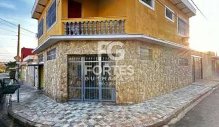 Casa com 3 Dormitórios de 240m² no Bairro  Vila Tibério!
