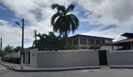 À VENDA: Casa no Condomínio Jardim do Horto II - 471m² de área construída e 828m² de área total.