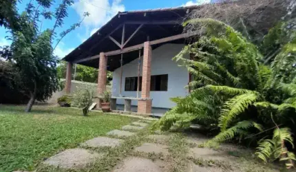 CASA MOBILIADA COM 5 QUARTOS PARA VENDA OU ALUGUEL (temporada), 1350m² de área total.