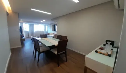À Venda Apartamento Reformado e Mobiliado com Vista Mar na Ponta Verde – 145 m² | 4 Quartos |