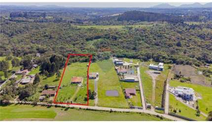 Chácara com terreno 10.000m² e casa construída de 270m² com 4 dormitórios, 4 banheiros, valor R$ 1.949.000,00 Corredor Butiá, Campina Grande do Sul
