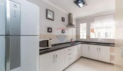 Sobrado com 3 dormitórios, 3 banheiros, banheira de hidromassagem, edícula com espaço gourmet e churrasqueira,  valor R$ 729.000,00 Centro Piraquara