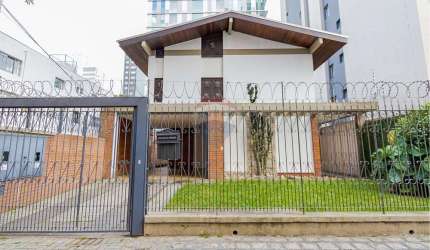 Duas casas Residencial/Comercial para alugar em Curitiba.