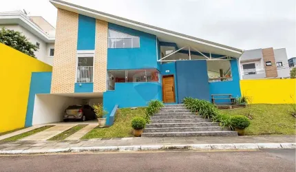 Casa Averbada em Condomínio – 3 quartos – 4 vagas – quintal – Final da Fernando de Noronha