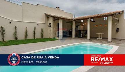 Casa com 3 Quartos e 3 banheiros à Venda, 284 m² por R$ 1.160.000