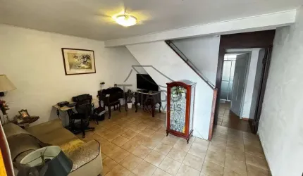 Sobrado de tres dormitórios, uma vaga de garagem, em ótima localização à venda, no Bairro do Belém,
