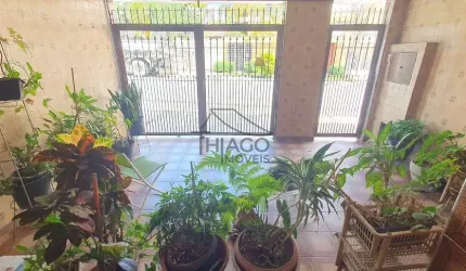 Excelente casa térrea à venda na Vila Moreira, dentro do bairro do Tatuapé, imóvel de 3 níveis, com