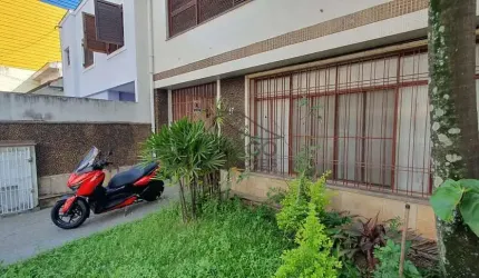 Excelente casa sobrado à venda no Tatuapé, de 268m², com 5 dormitórios, dividido pela parte superio
