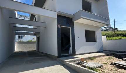 Sobradão com três quartos sendo 1 suíte Areias SaoJose