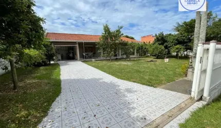 Casa com Ótima Localizaçao na Praia do Campeche