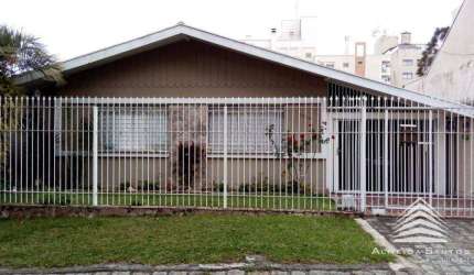 Casa a venda Água Verde, 4 dormitórios, 2 suítes, 5 vagas de garagem