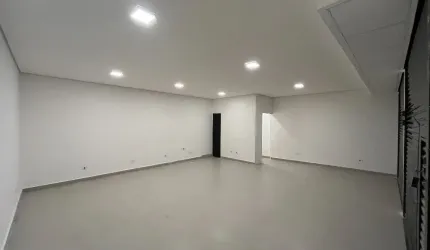 Loja comercial com 60m² na melhor rua da Liberdade.