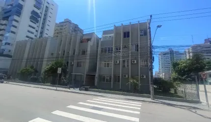 Apartamento 3 dormitórios, 1 banheiro, 1 lavabo e uma vaga de garagem no Bairro Campinas, São José - SC