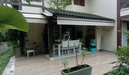 Casa tipo sobrado de 03 dormitórios para locação na Riviera de São Lourenço.