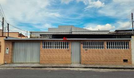 Casa para Venda em Manaus, Dom Pedro I, 3 dormitórios, 3 suítes, 4 banheiros, 2 vagas