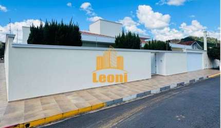 Casa com 3 suítes, 2 salas, saúna completa com móveis planejados