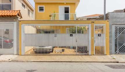 Confortável sobrado para venda com 3 quartos, sendo 1 suíte, 166m²