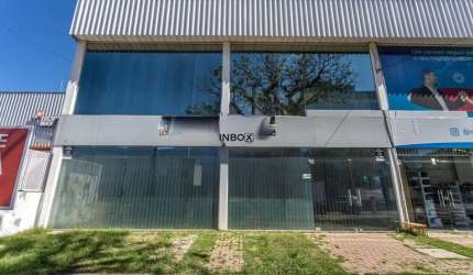 Ampla Loja Comercial com Mezanino e Vitrines